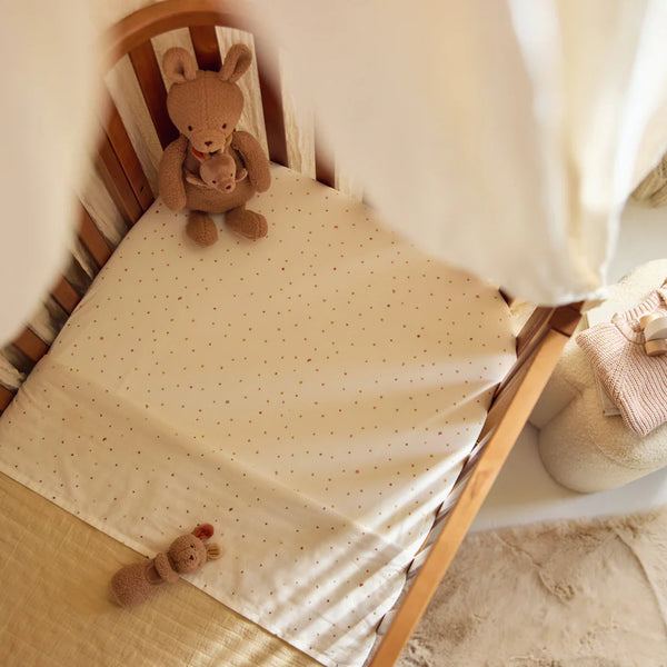 Hochet bébé kangourou tout doux avec grelot. Léger, facile à attraper, idéal pour l’éveil sensoriel et la motricité dès la naissance.