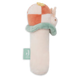 Hochet bébé coccinelle Pretty Picnic en bouclette et velours. Léger, doux et sonore, idéal pour l’éveil sensoriel dès la naissance.