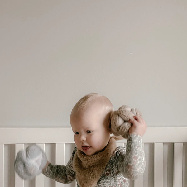 Balle sensorielle beige MONTI - Petit coeur salĂ©