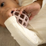 Jouet Balle Silicone – Lot de 2 balles en silicone vieux rose et warm linen BABY'S ONLY