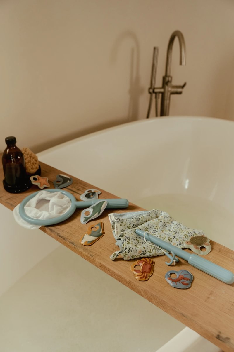 canne à pêche et son épuisette de bain