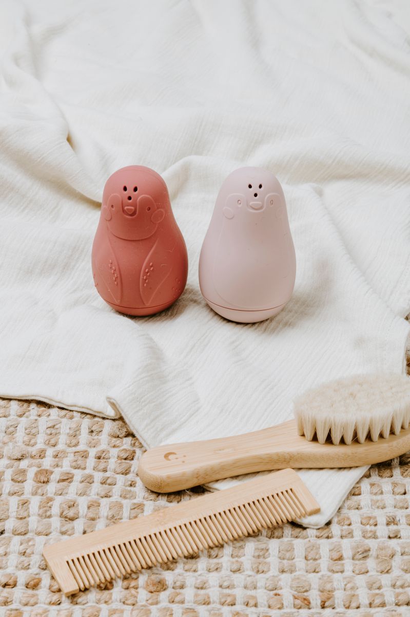 Jouets de Bain Pingouins Arroseurs – Stone Red & Vieux Rose | Lot de 2 en Silicone BABY'S ONLY