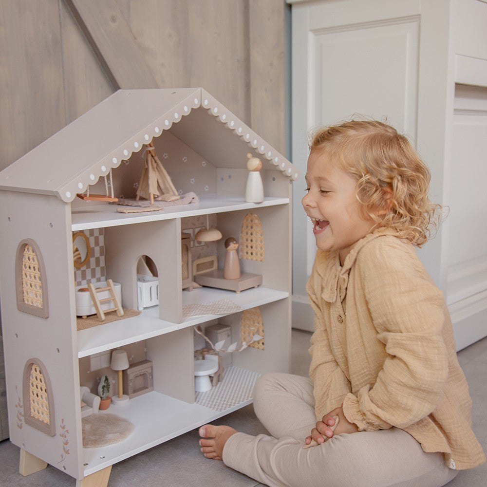 Maison de poupées en bois – Nougat avec accessoires et poupées