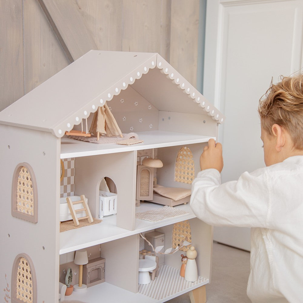 Maison de poupées en bois – Nougat avec accessoires et poupées