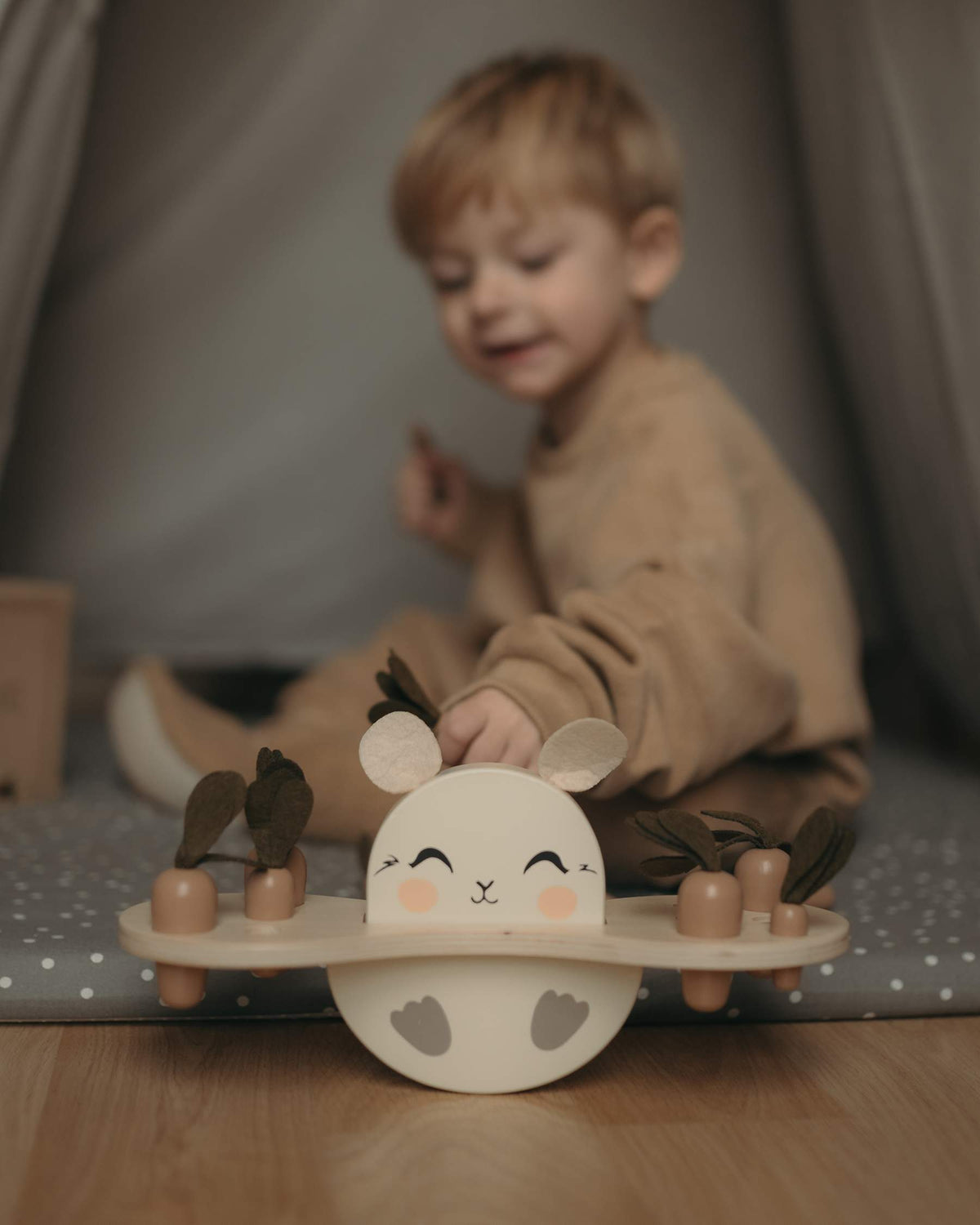 Offrez à votre enfant l’Échelle de Lapin 🐇, un puzzle en bois Montessori sûr et éducatif pour développer motricité, équilibre et créativité dès 3 ans.
