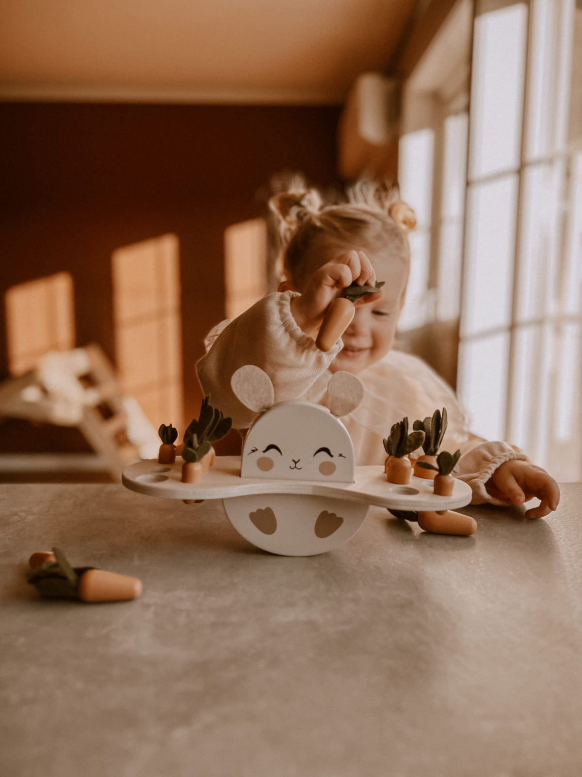 Offrez à votre enfant l’Échelle de Lapin 🐇, un puzzle en bois Montessori sûr et éducatif pour développer motricité, équilibre et créativité dès 3 ans.