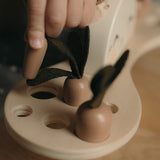 Offrez à votre enfant l’Échelle de Lapin 🐇, un puzzle en bois Montessori sûr et éducatif pour développer motricité, équilibre et créativité dès 3 ans.