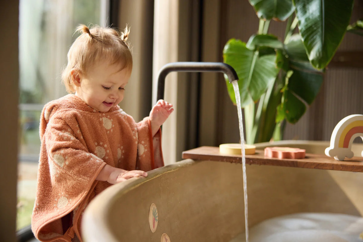Jeu de bain memory kangourou pour bébé dès 18 mois. Cartes en mousse flottantes, éducatives et ludiques pour développer mémoire et concentration à l’heure du bain.