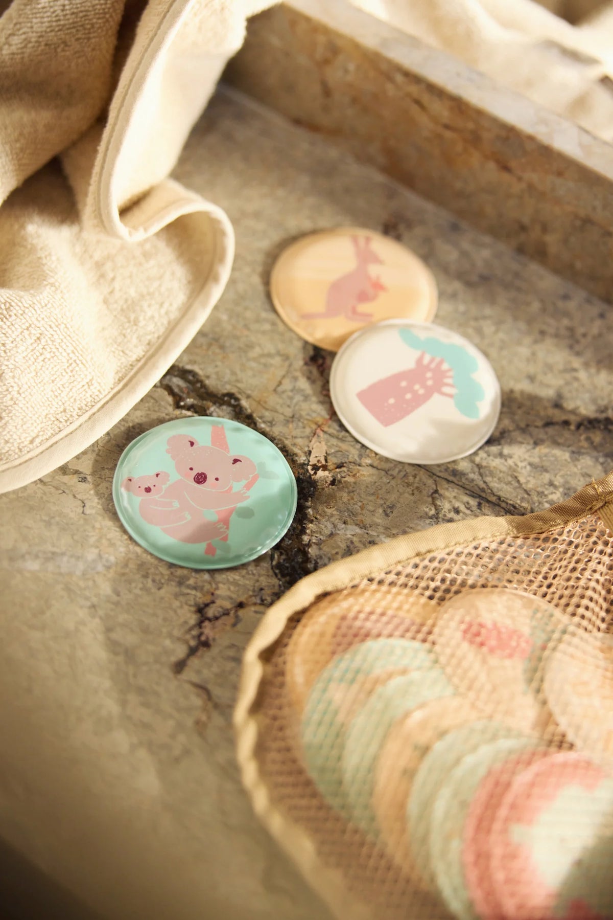 Jeu de bain memory kangourou pour bébé dès 18 mois. Cartes en mousse flottantes, éducatives et ludiques pour développer mémoire et concentration à l’heure du bain.