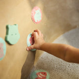 Jeu de bain memory kangourou pour bébé dès 18 mois. Cartes en mousse flottantes, éducatives et ludiques pour développer mémoire et concentration à l’heure du bain.