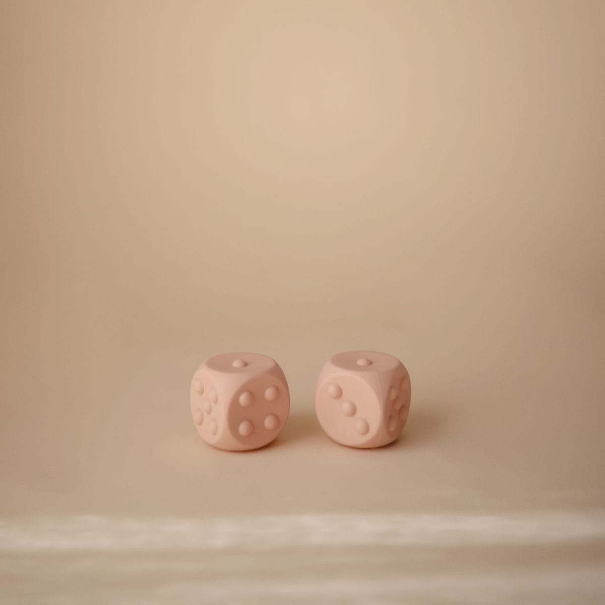 Dés balles pop-it sensorielle Blush / Shifting Sand mushie