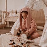 Offrez à votre enfant l’Échelle de Lapin 🐇, un puzzle en bois Montessori sûr et éducatif pour développer motricité, équilibre et créativité dès 3 ans.