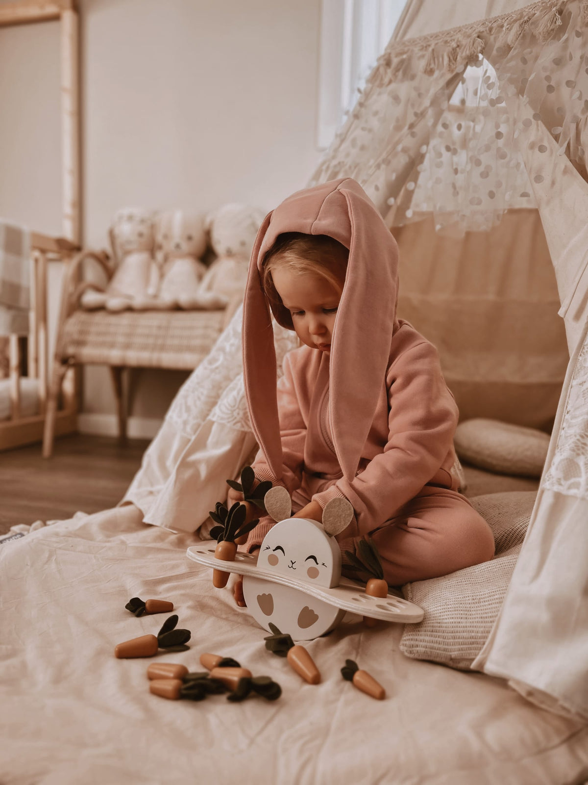 Offrez à votre enfant l’Échelle de Lapin 🐇, un puzzle en bois Montessori sûr et éducatif pour développer motricité, équilibre et créativité dès 3 ans.