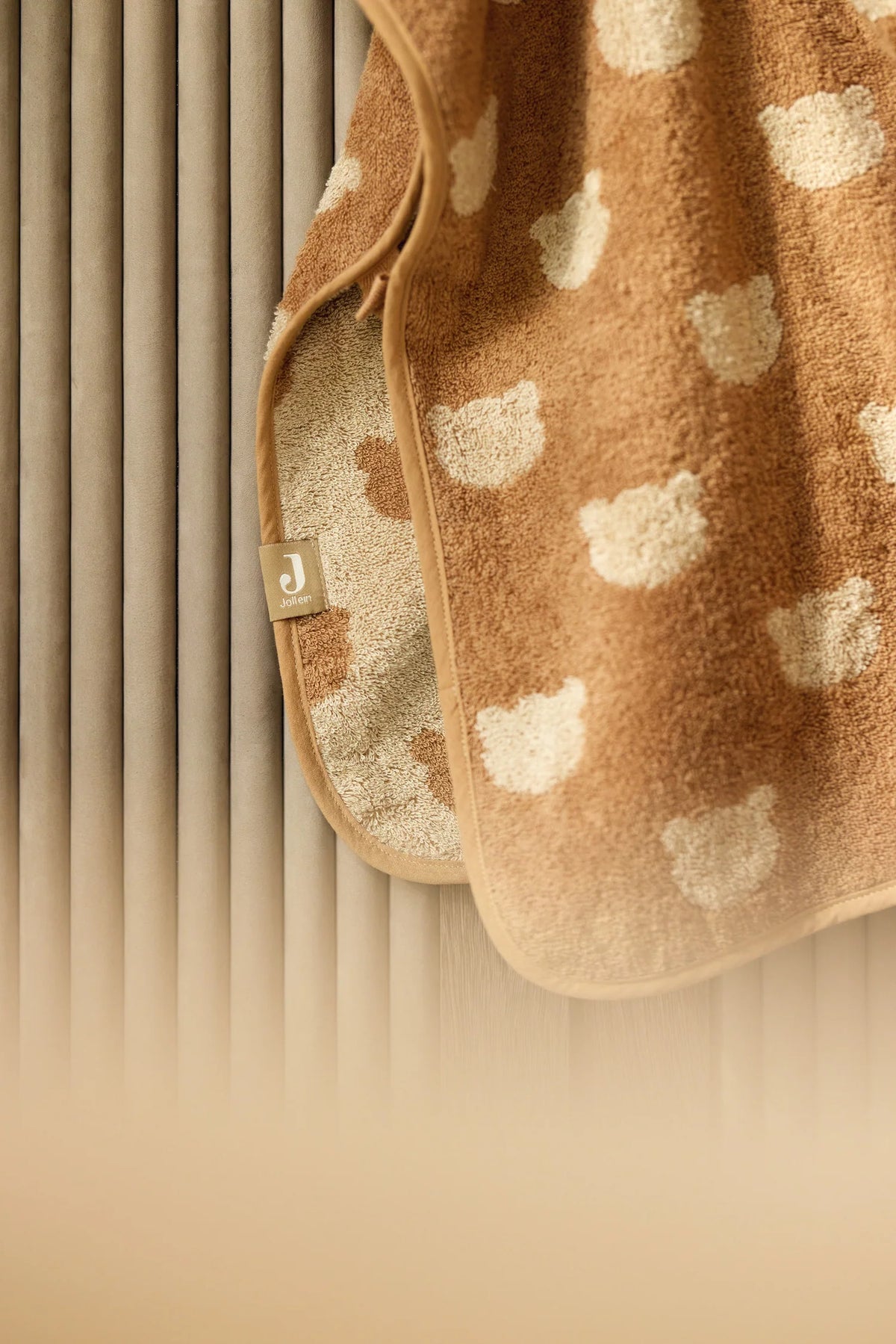 Poncho de bain bébé Jacquard en éponge douce, absorbant et confortable. Capuche, bouton-pression pratique. Idéal pour la maison, la plage ou la piscine.