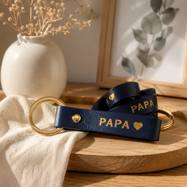 Porte clé cuir papa bleu Royal Marais