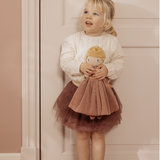 Poupée princesse 35 cm douce et souple. Idéale dès 12 mois pour stimuler l’imagination et les jeux féeriques.