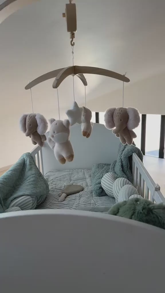 mobile pour bébé idéal pour la chambre pour votre liste de naissance marque nattou boutique pour bébé petit coeur salé