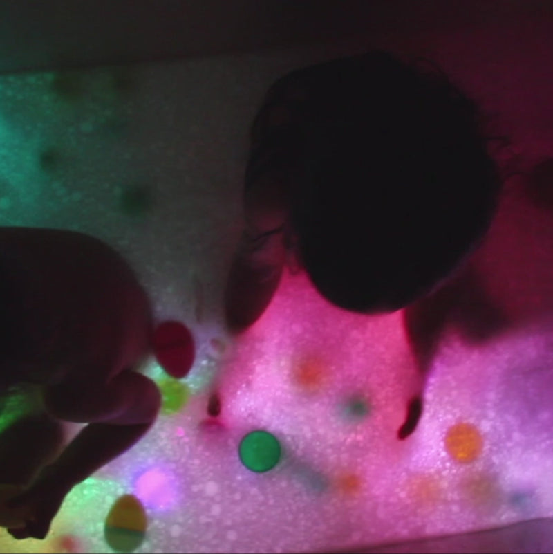 cubes lumineux pour le bain de bebe jouet de bain petit coeur salé