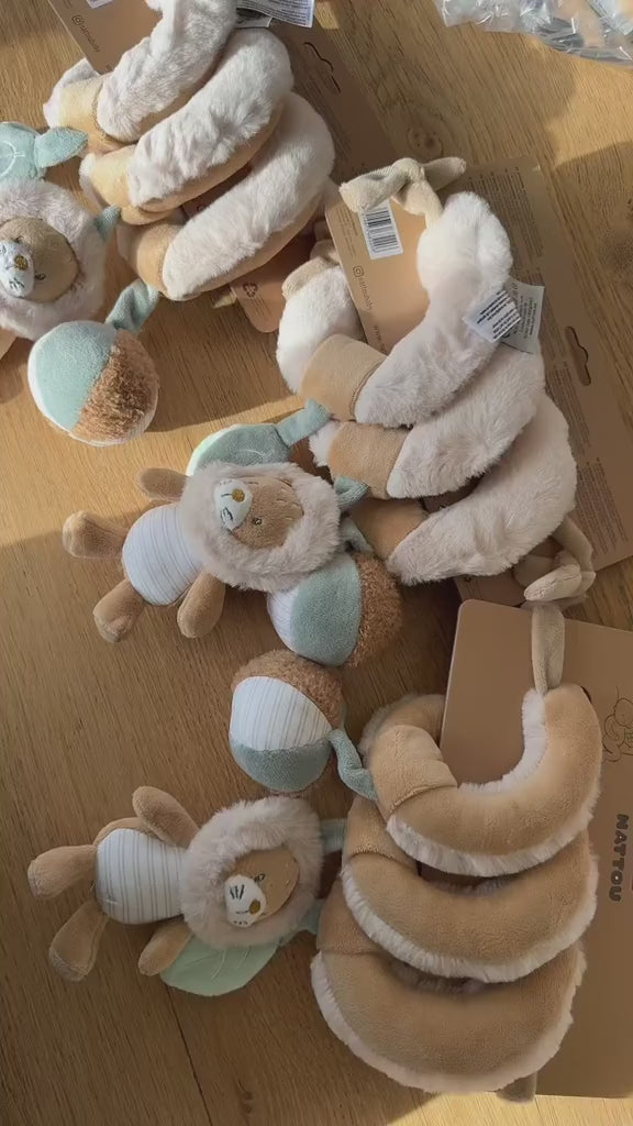 spirale d'activité pour l'éveil de bébé marque nattou boutique pour bébé petit coeur salé