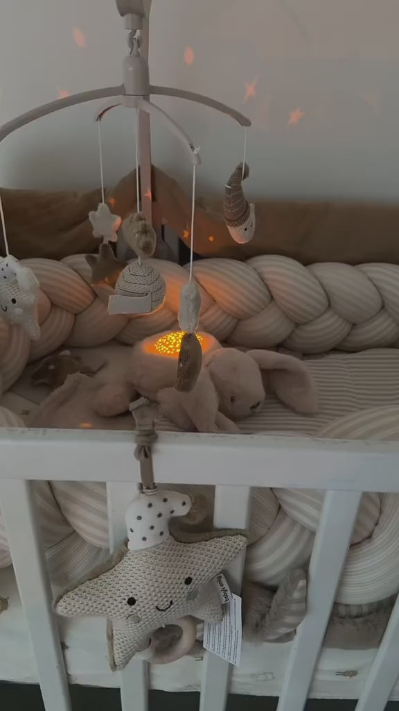 veilleuse à projection pour la chambre de bebe marque nattou modèle lapin. Projecteur d'étoiles petit coeur salé