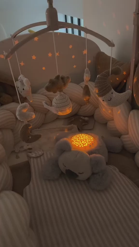 veilleuse à projection pour la chambre de bebe marque nattou modèle koala. Projecteur d'étoiles petit coeur salé