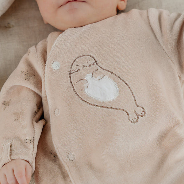 Pyjama bébé écru en velours avec broderie phoques NOUKIES