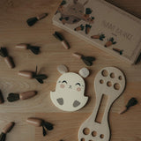 Offrez à votre enfant l’Échelle de Lapin 🐇, un puzzle en bois Montessori sûr et éducatif pour développer motricité, équilibre et créativité dès 3 ans.