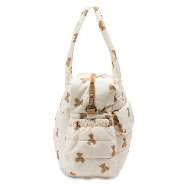 Sac à langer spacieux et déperlant avec tapis à langer nomade inclus. Pratique, élégant et idéal pour les sorties avec bébé. Essentiel à retrouver dans la boutique bébé spécialisée petit coeur salé