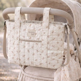 Sac bandoulière Mimosa Rose Walking Mum. Léger, imperméable et spacieux, avec poches pratiques, tapis à langer inclus et design floral moderne.