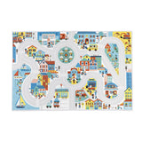 Découvrez le tapis de jeu Ville Cross Roads 🏙️. Un univers urbain plein de détails pour stimuler l’imagination et jouer avec ses petites voitures dès 2 ans !
