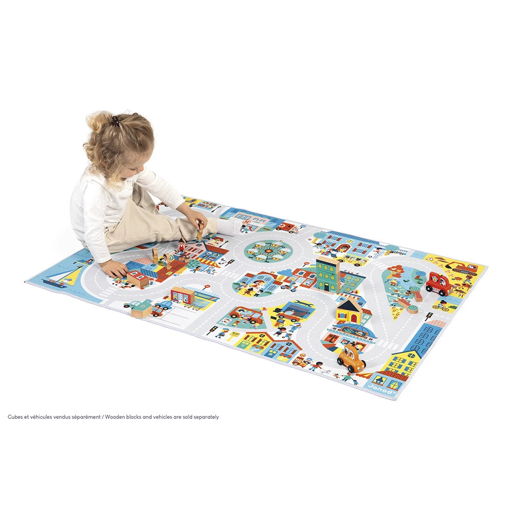 Découvrez le tapis de jeu Ville Cross Roads 🏙️. Un univers urbain plein de détails pour stimuler l’imagination et jouer avec ses petites voitures dès 2 ans !