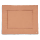 Tapis de parc bébé Little Waffle Light Terra, doux et réversible. Idéal pour jouer ou se reposer. Texture gaufrée agréable, facile à entretenir, parfait pour la chambre.