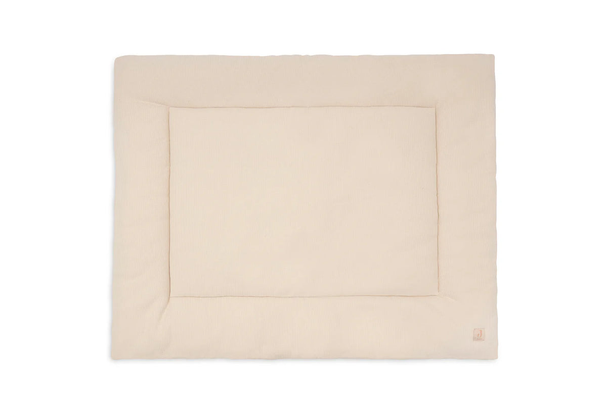 Tapis de parc bébé Little Waffle Light Terra, doux et réversible. Idéal pour jouer ou se reposer. Texture gaufrée agréable, facile à entretenir, parfait pour la chambre.