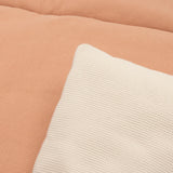 Tapis de parc bébé Little Waffle Light Terra, doux et réversible. Idéal pour jouer ou se reposer. Texture gaufrée agréable, facile à entretenir, parfait pour la chambre.