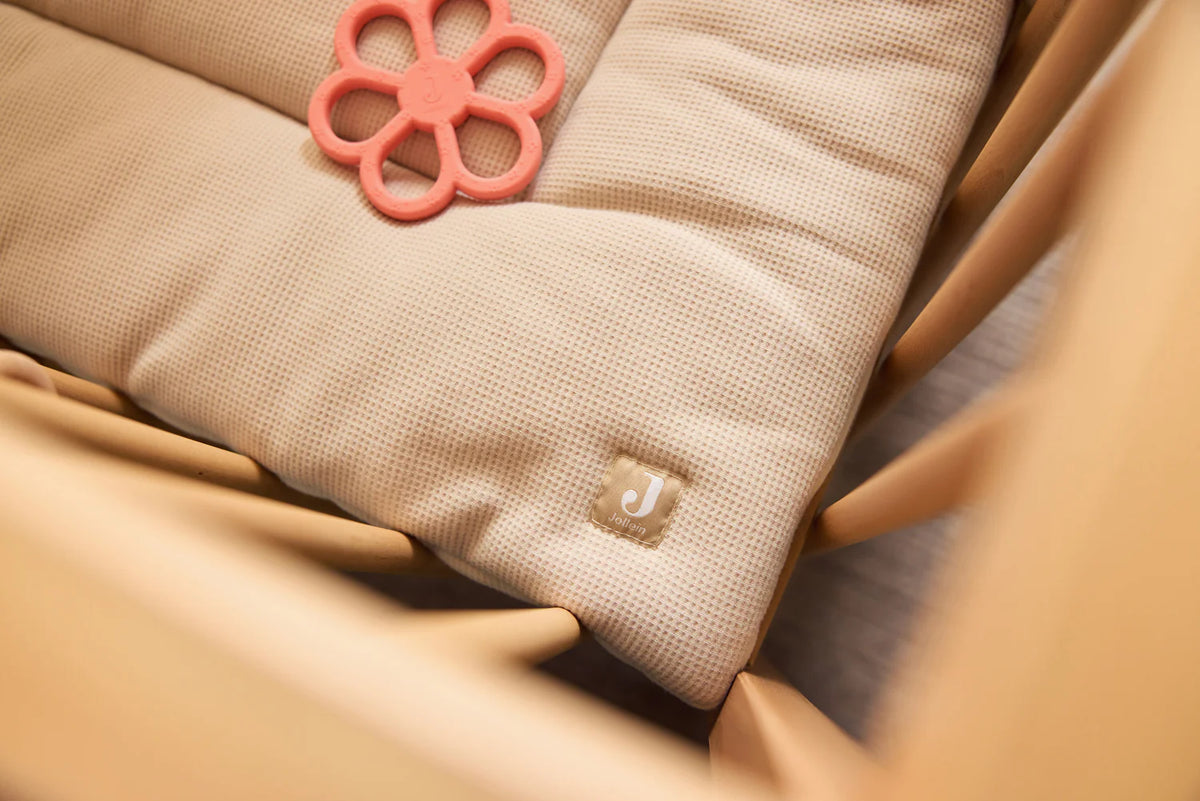 Tapis de parc bébé Little Waffle Warm Sand, doux, réversible et confortable. Idéal pour jouer, se reposer ou ramper. Texture gaufrée agréable et facile à entretenir.