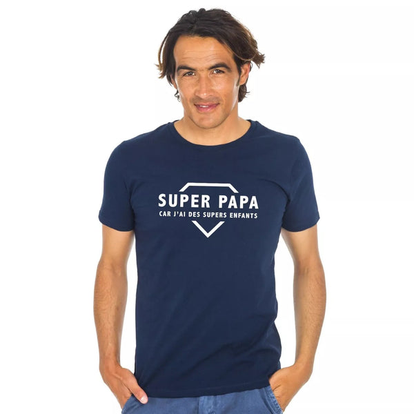 T-shirt bleu marine Super Papa car j’ai des supers enfants porté par un papa, idée cadeau pour la fête des pères