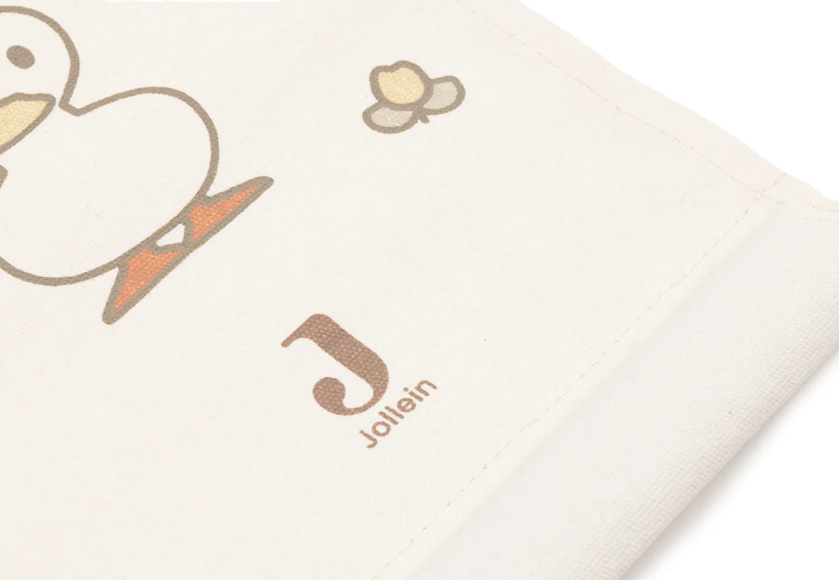 Toise murale bébé en coton Miffy Family Farm. Idéale pour suivre la croissance de l’enfant et décorer la chambre avec douceur.