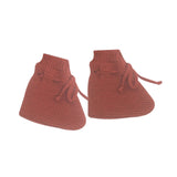 Ensemble trousseau de naissance 3 pièces terracotta (brassière, bonnet, chaussons). Doux, chaud et pratique, il est parfait pour la maternité. Fabrication européenne.