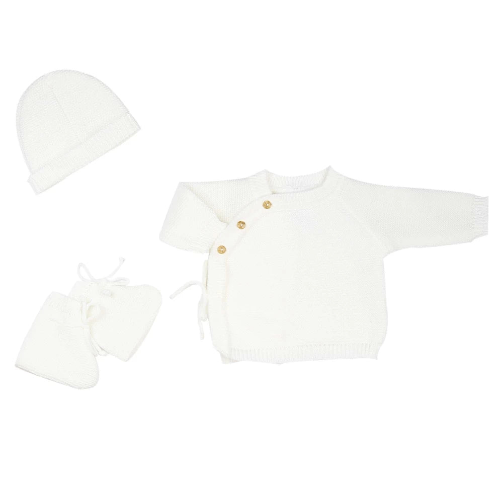 Ensemble trousseau de naissance 3 pièces blanc (brassière, bonnet, chaussons). Doux, chaud et pratique, il est parfait pour la maternité. Fabrication européenne.