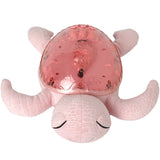 Veilleuse bébé Tranquil Turtle™ rose rechargeable : projections océaniques, bruits blancs, capteur de pleurs et minuterie. Idéale dès la naissance et parfaite en cadeau de naissance.