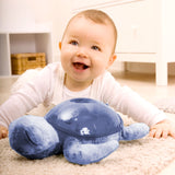 Veilleuse bébé Tranquil Turtle™ rechargeable : projections de vagues océaniques, bruits blancs, capteur de pleurs et minuterie. Idéale dès la naissance et parfaite comme cadeau de naissance.