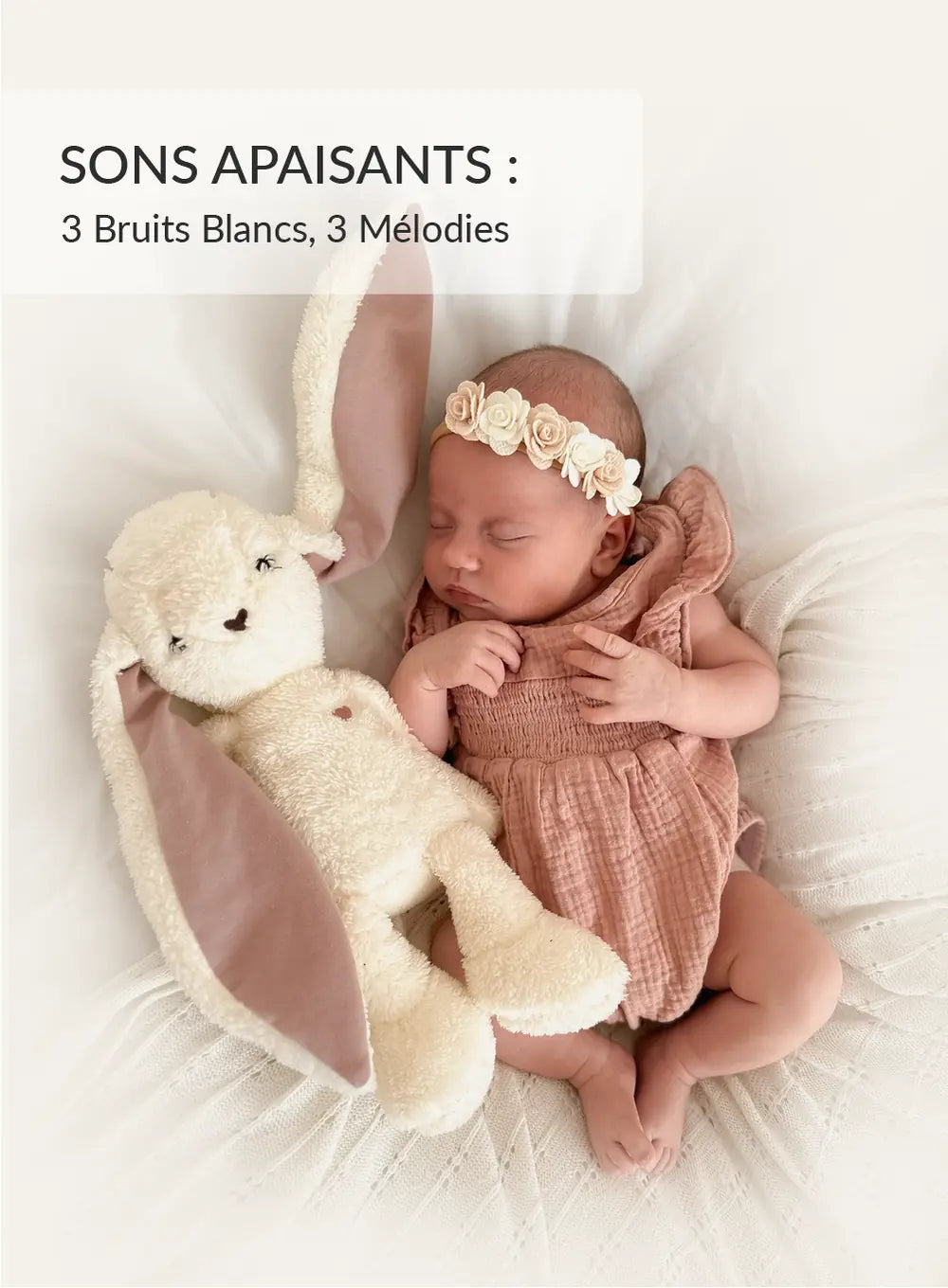 Doudou lapin écru rosemyHummy 5 en 1 avec bruits blancs, veilleuse et capteur de sommeil. Apaise bébé dès la naissance et favorise des nuits paisibles.