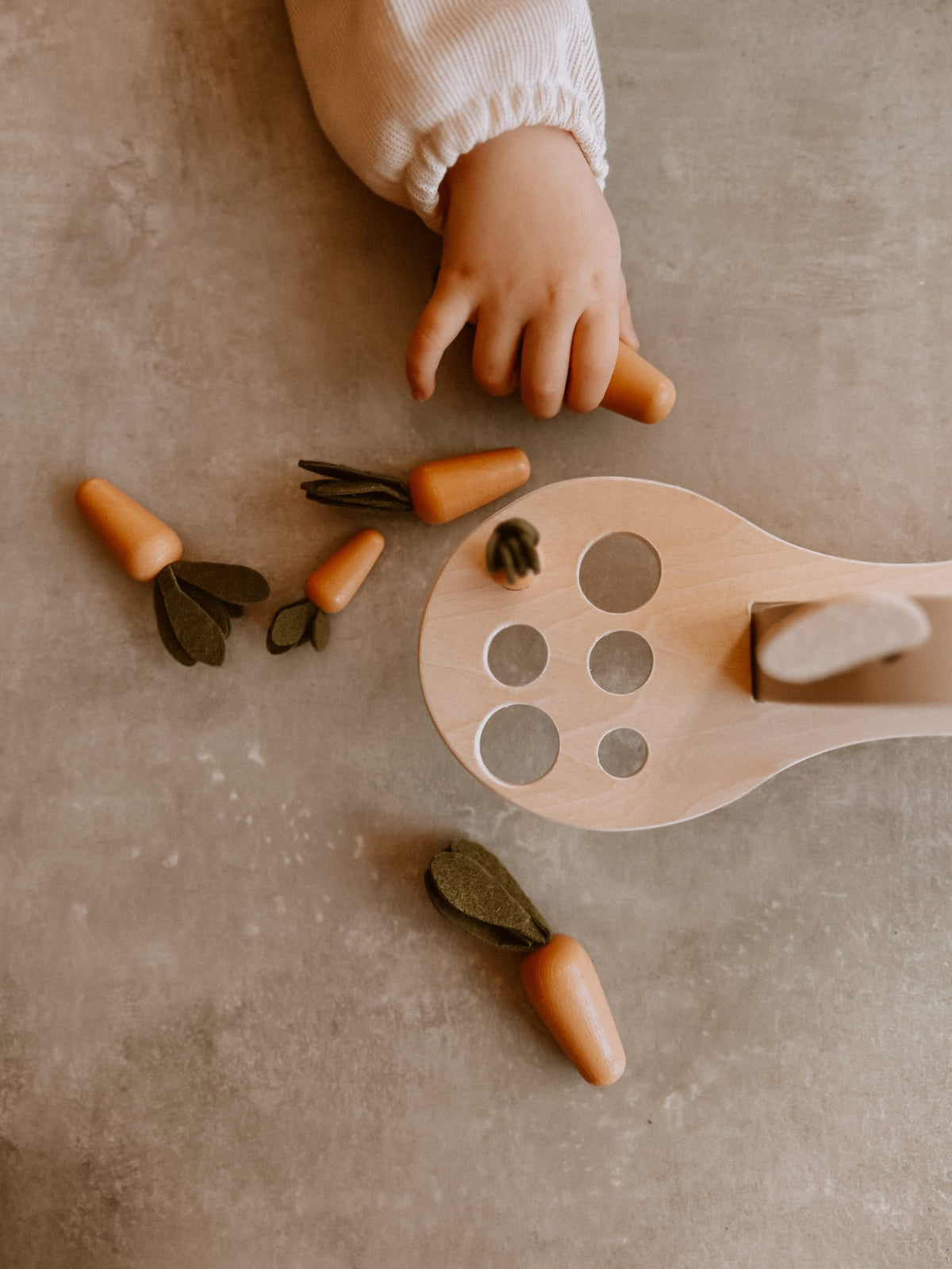 Offrez à votre enfant l’Échelle de Lapin 🐇, un puzzle en bois Montessori sûr et éducatif pour développer motricité, équilibre et créativité dès 3 ans.