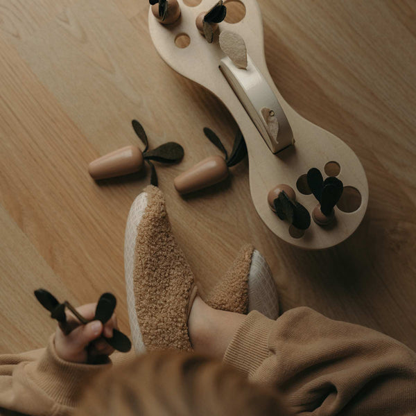 Offrez à votre enfant l’Échelle de Lapin 🐇, un puzzle en bois Montessori sûr et éducatif pour développer motricité, équilibre et créativité dès 3 ans.